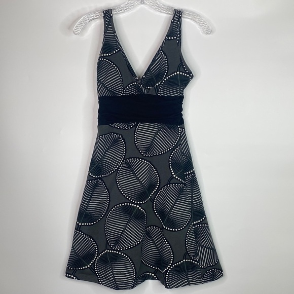 Patagonia Dresses & Skirts - Patagonia Margot Leaf Print Dress Size XS
